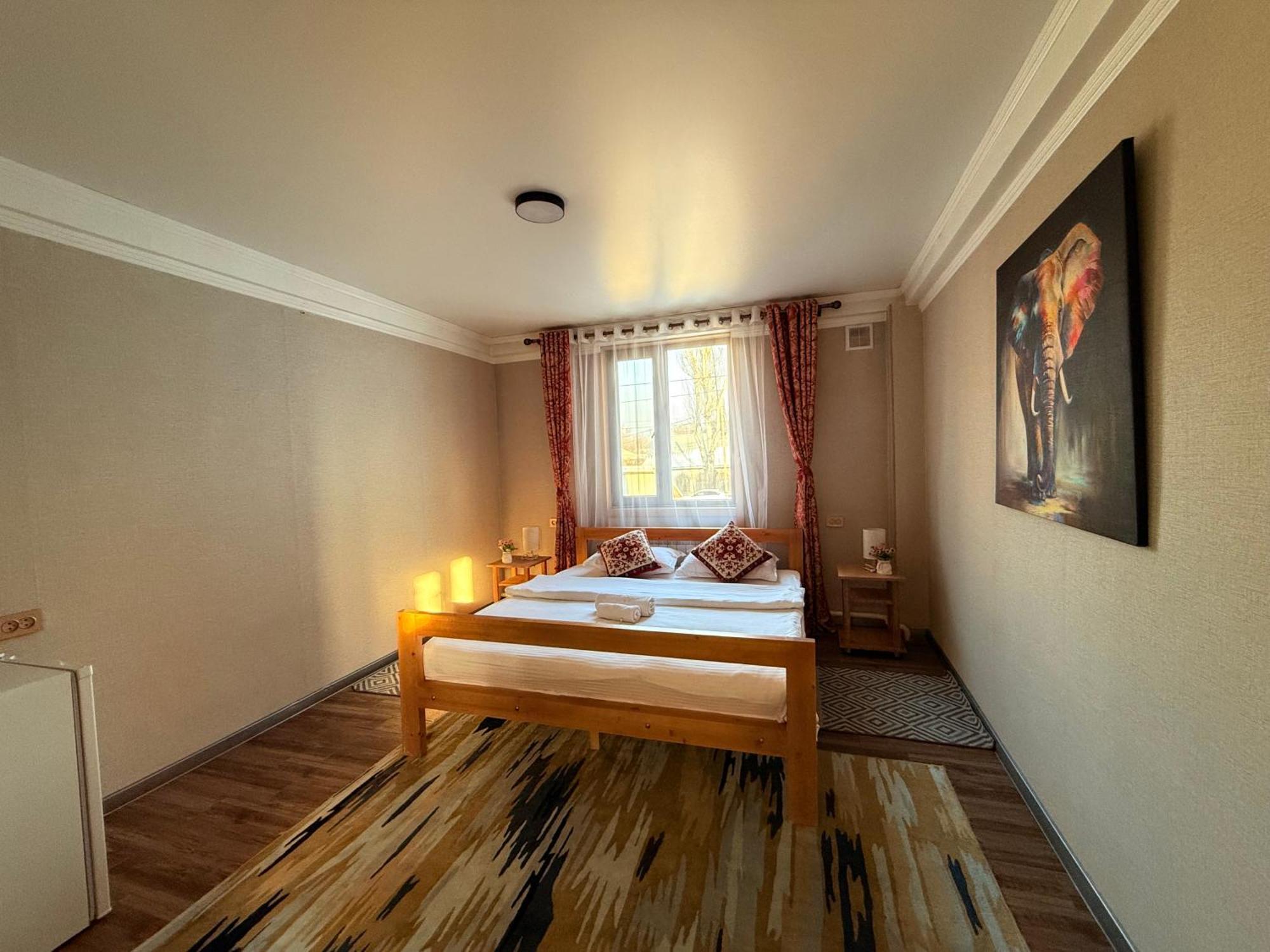Salamat Hotel Bishkek Exterior foto